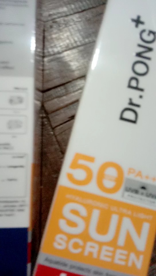 reviewDr.Pong Hyaluronic Ultra Light Sunscreen with Aquatide SPF50 PA+++ ครีมกันแดดหน้าสูตรอ่อนโยน comment 0