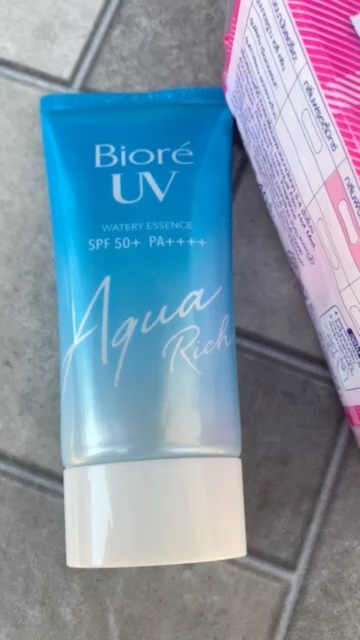 reviewบิโอเร ยูวี อะควา ริช วอเตอร์รี่ เอสเซ้นส์ กันแดด 50 ก.  Biore UV Aqua Rich Watery Essence SPF50+PA++++50g  (ครีมกันแดด) comment 0